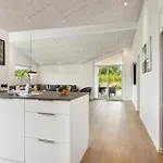 4 Bedroom Pet Friendly In