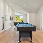4 Bedroom Pet Friendly In *