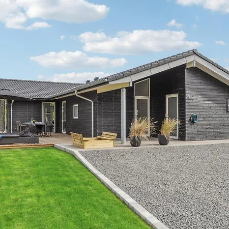4 Bedroom Pet Friendly In Semesterbostad *