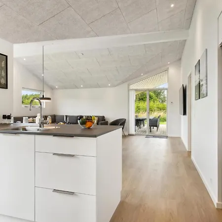 4 Bedroom Pet Friendly In