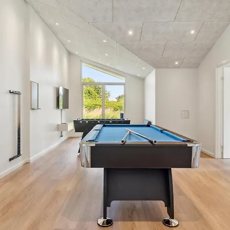 4 Bedroom Pet Friendly In *