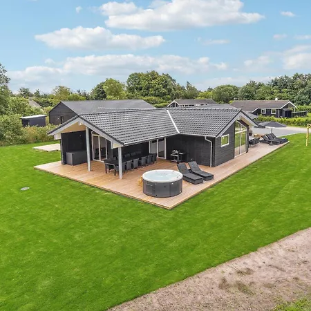 4 Bedroom Pet Friendly In *