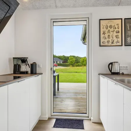 4 Bedroom Pet Friendly In