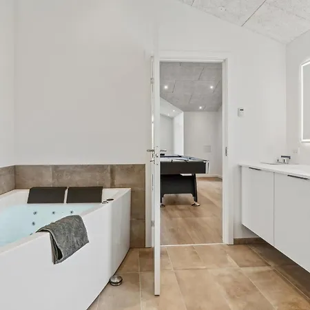 Holiday home 4 Bedroom Pet Friendly In