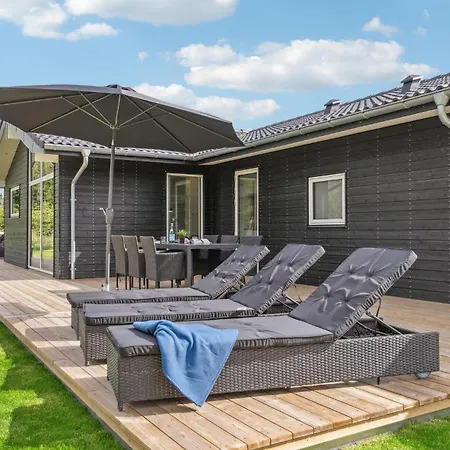 4 Bedroom Front In Hadsund
