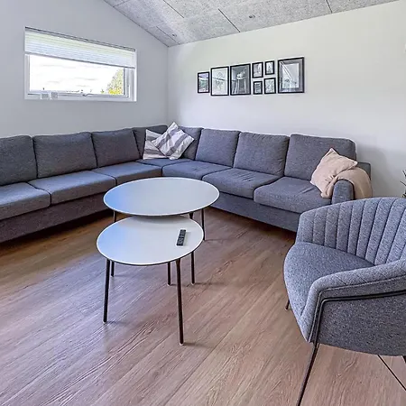 4 Bedroom Front In Feriehus Hadsund